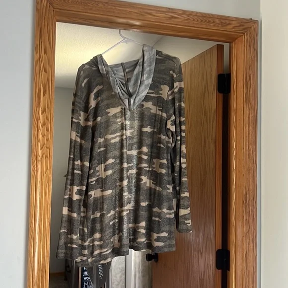 Cardigan camo sweater - size large - super soft - lucky brand - Picture 2 of 2